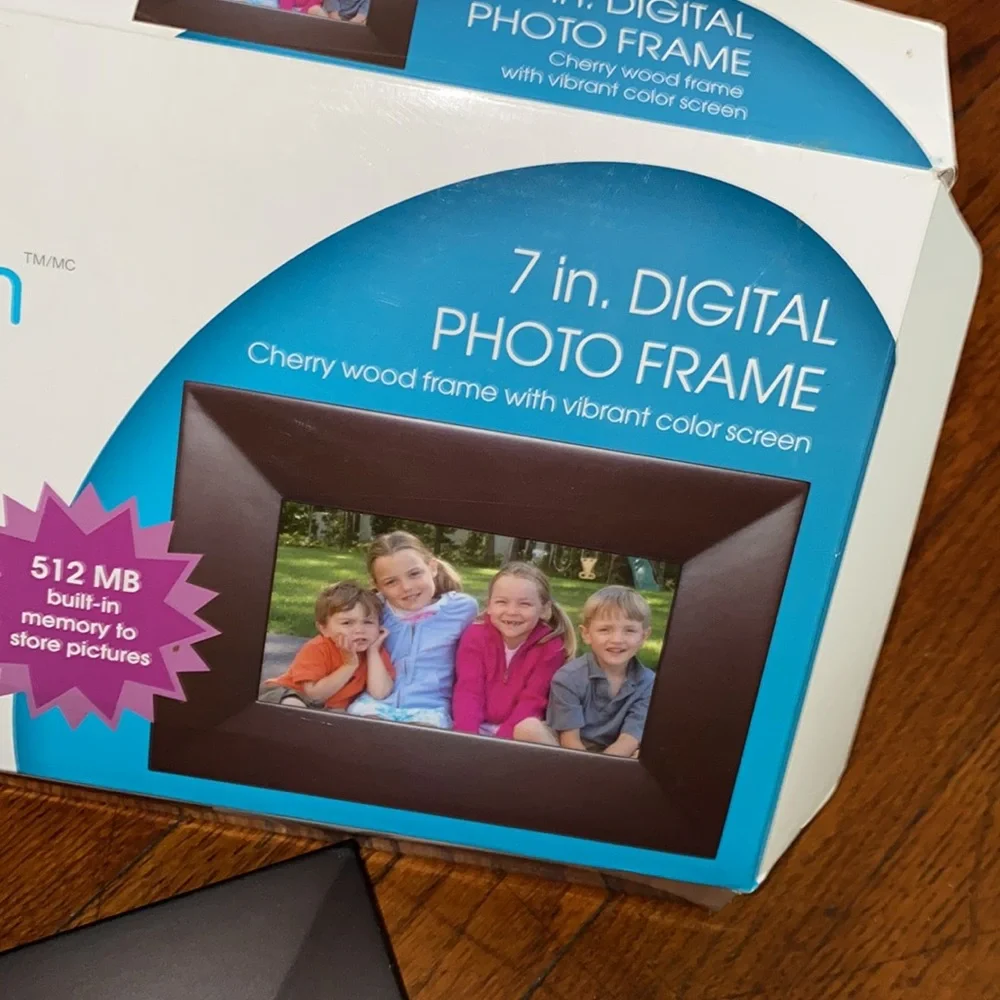 Digital photo frame